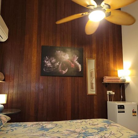 Travellers Paradise Кернс Екстериор снимка A room at the hotel