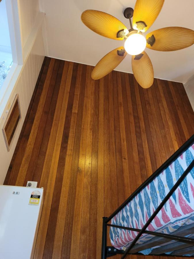 Travellers Paradise Кернс Екстериор снимка A floor made of teak